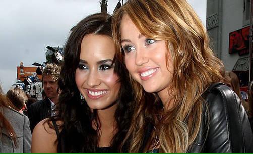 caspianprongs's tweet photo. "@NoticiasSmilers: #MEMITime #1 http://t.co/8jZq7bHyEO" @bixbsccyrus no te pasa que 😩