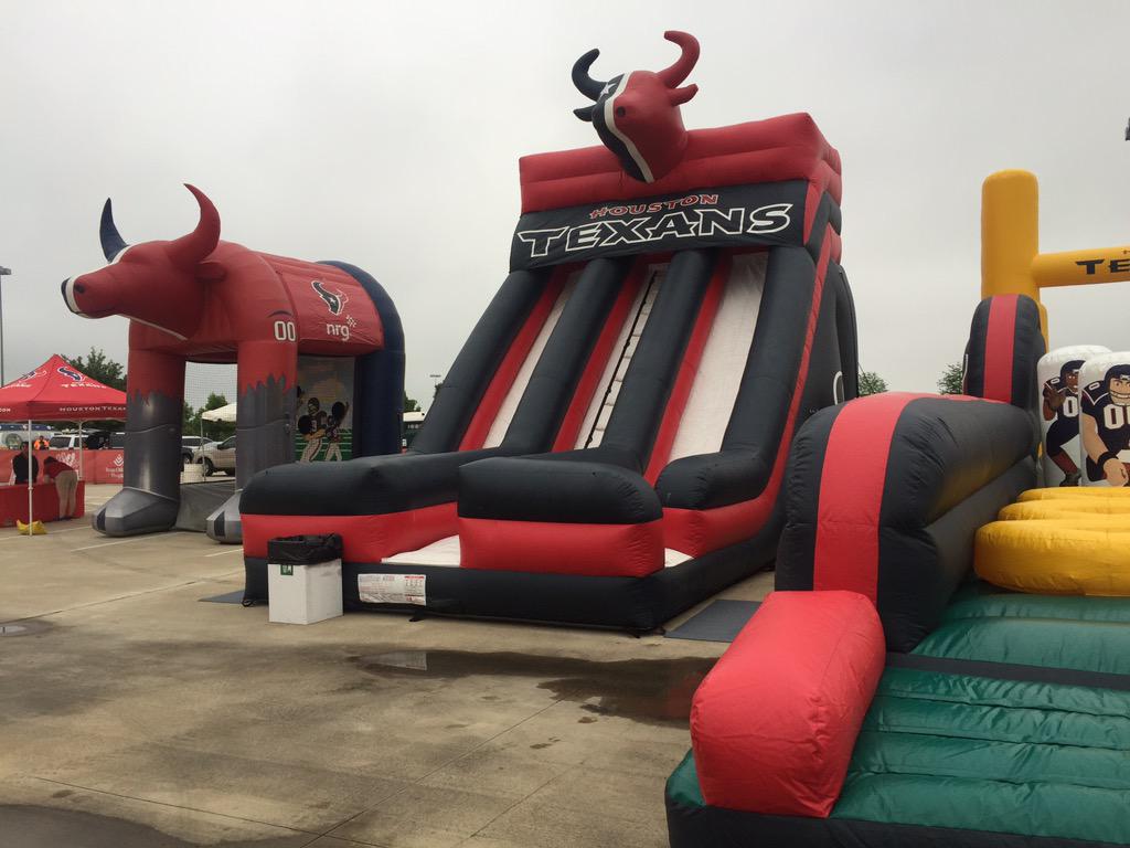 Out at <a href="/TexasChildrens/">Texas Children's</a> Hospital Family Fun Run this morning with <a href="/TexansCheer/">Texans Cheerleaders</a>.  Let's run!! <a href="/HoustonTexans/">Houston Texans</a>