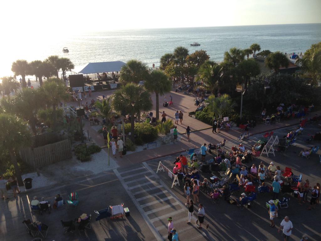BeachGoesPops's tweet photo. We had a great first night of #beachgoespops. We hope to see you out again tonight for this Pass-a-Grille tradition! http://t.co/I0MY6uNZDg
