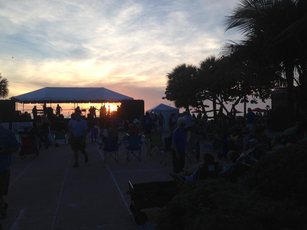 BeachGoesPops's tweet photo. We had a great first night of #beachgoespops. We hope to see you out again tonight for this Pass-a-Grille tradition! http://t.co/I0MY6uNZDg