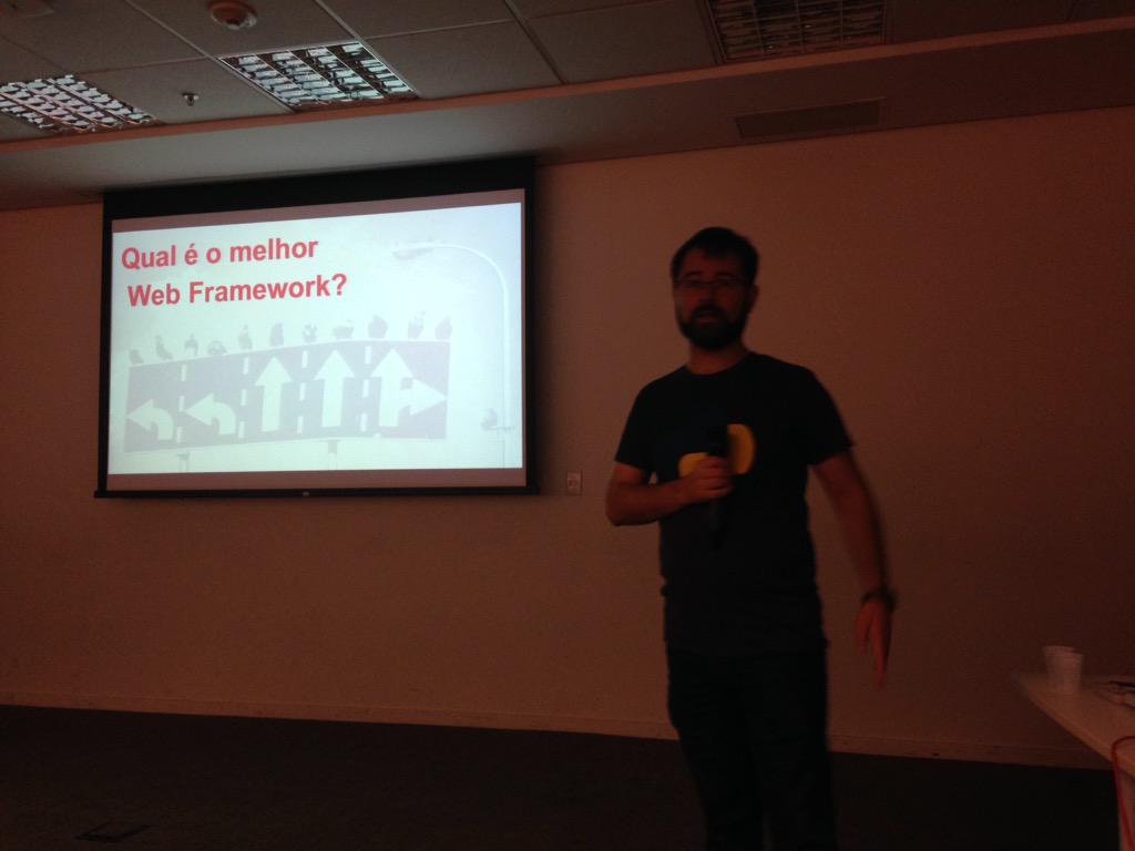 drgarcia1986's tweet image. Agora o @rochacbruno fazendo a Flaskolosophy #GrupySP