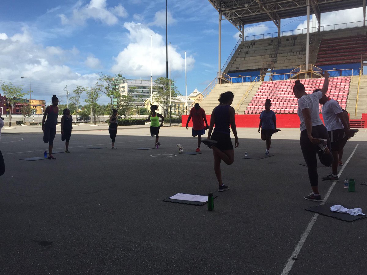 DBodyArchitect's tweet photo. #dbAsesh #cooldown #stretch #flexibilitywork #softtissuemanagement #lovemysquad #teamdbA https://t.co/TWMnC9roEv http://t.co/7KWBlC6Qrq