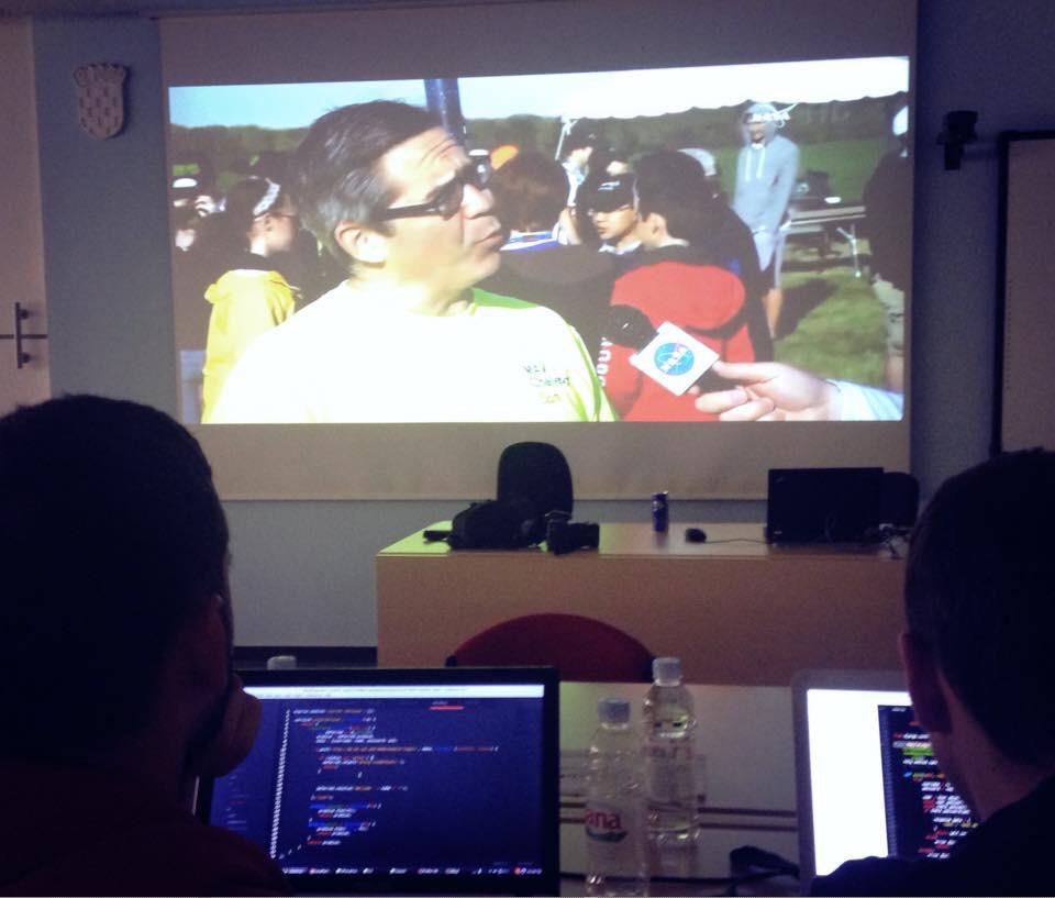 SpaceAppsCro's tweet photo. Taking a little break from hacking and watching NASA Student Launch live stream. 

http://t.co/lgNPvNwOJf http://t.co/BAMc5qmdzu