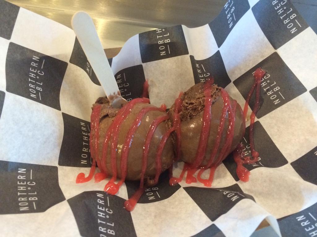 Dark chocolate and sea salt with a rhubarb and rose petal sauce. #MatchMadeInHeaven <a href="/Northern_Bloc/">NORTHERN BL°C</a> <a href="/TrinityLeeds/">TRINITY LEEDS</a>