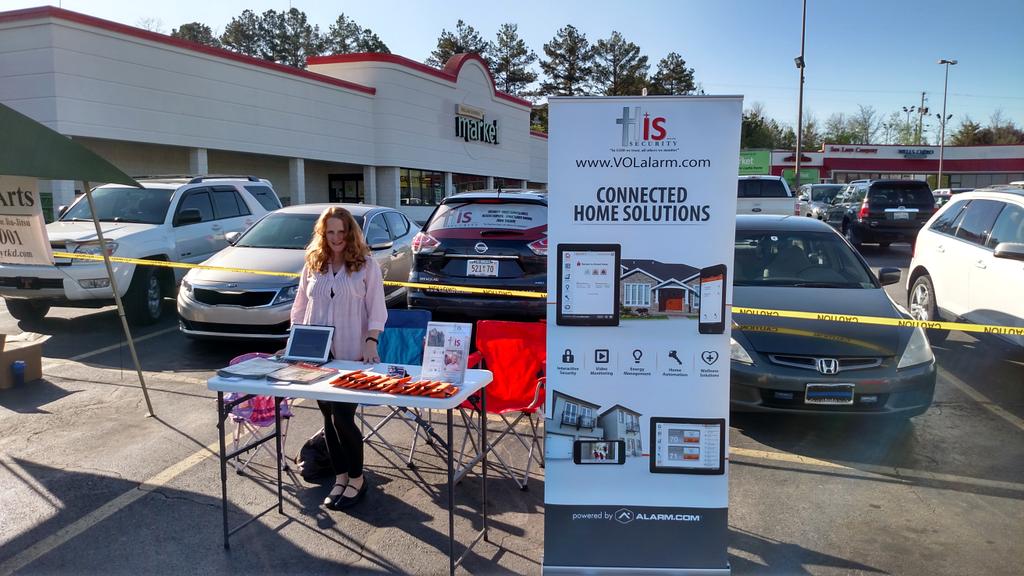 hissecurity's tweet photo. @hissecurity  with @FITchickRealtor  supporting our community at Lenoir City Golds Gym. http://t.co/kbB6wBHEdg