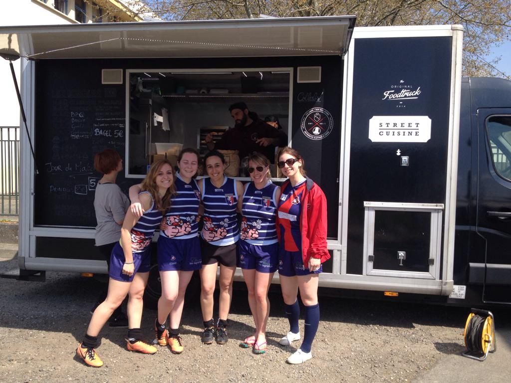 Après l'effort le réconfort ! Délicieux food truck ! Merci les <a href="/tlsehawks/">Toulouse Hawks</a> ! #GoFooty