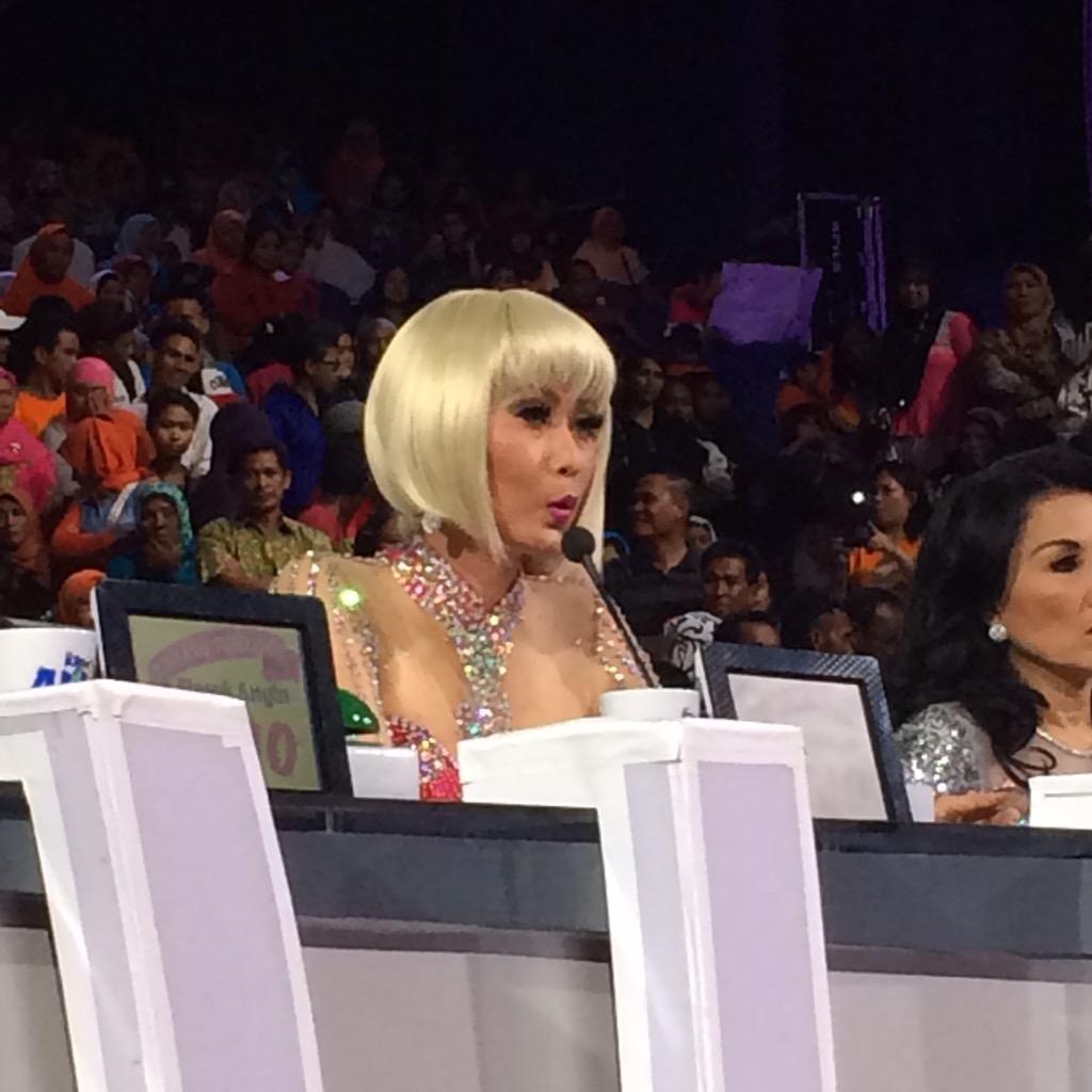 Indosiar's tweet photo. Spektakuler @DA2_Danang! Siap jadi artis masa depan, sukses bawain lagunya malam ini kata bunda ratu @daratista_inul http://t.co/li5ucPXaip