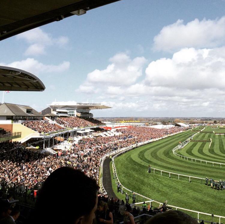 GrandNational15's tweet photo. We are closing in on the big race #aintree2015 #GrandNational http://t.co/KyqkSqWchQ