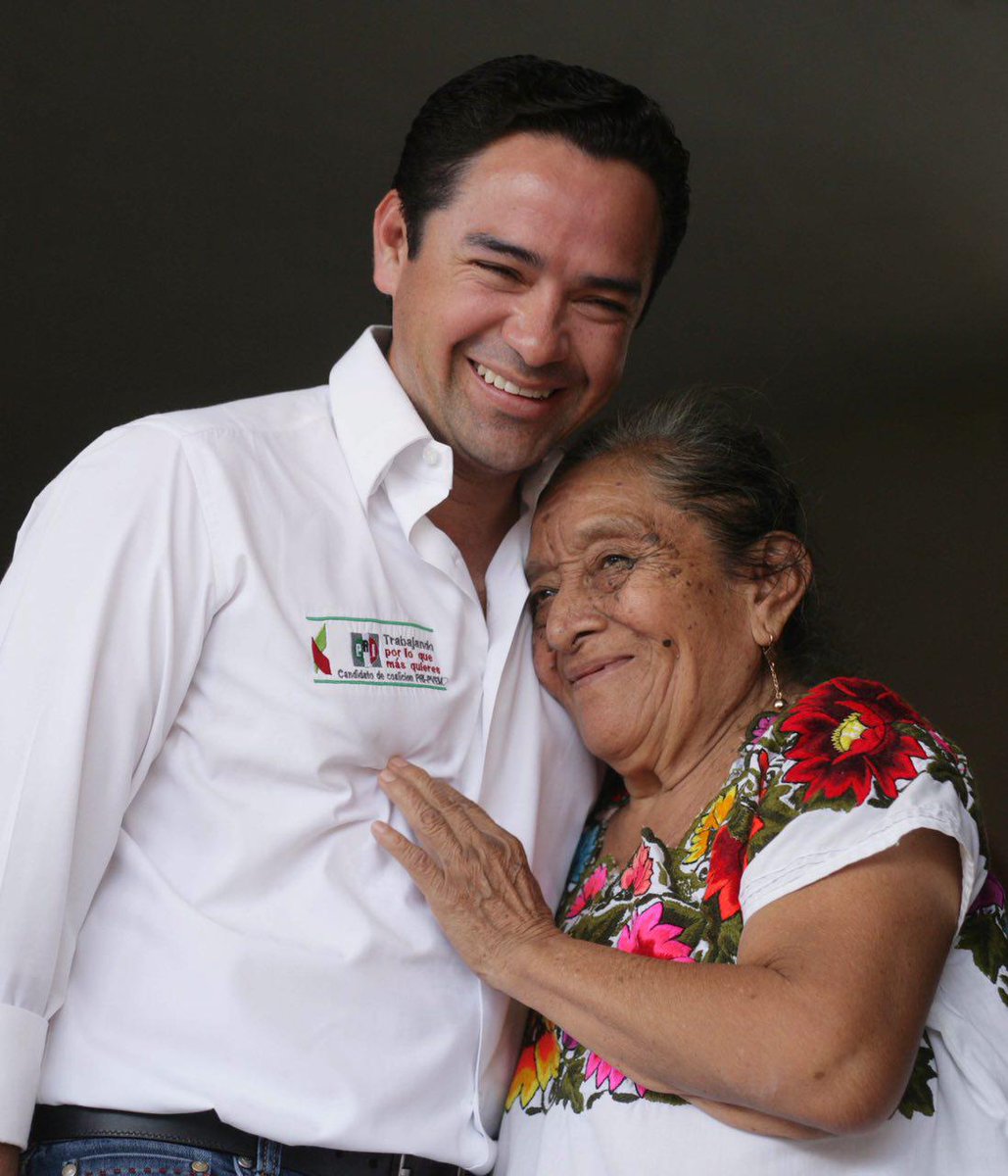 JLToledoM's tweet photo. Saludo mis amigos de isla #Holbox y del Mpio. de #LázaroCárdenas, lugar del tiburón ballena y gente de corazón grande http://t.co/UPGjoqYW1o