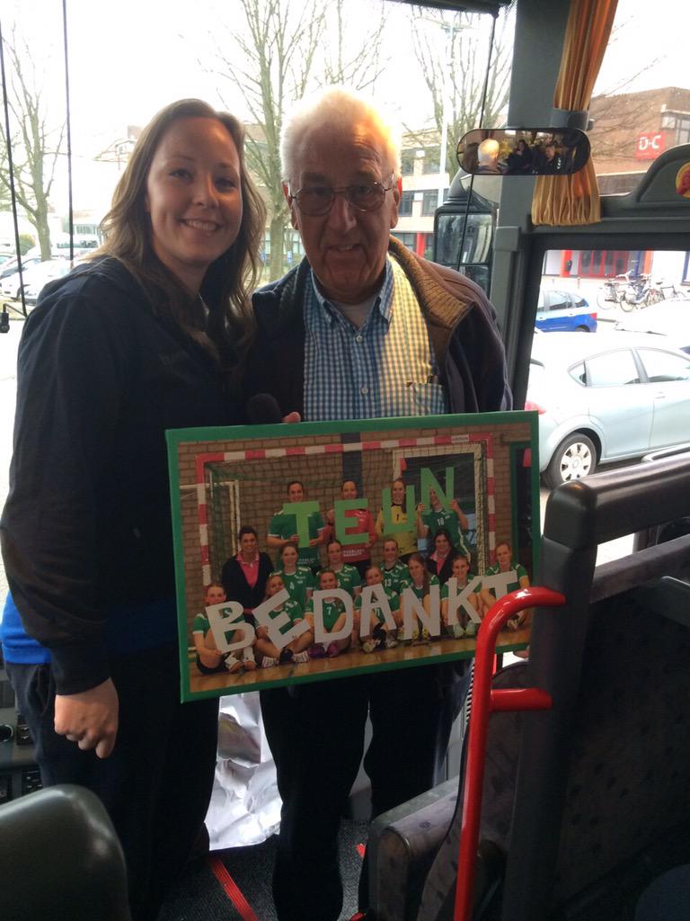 MaschaGudde's tweet photo. Laatste uitwedstrijd van het seizoen. Ook de laatste wedstrijd van Teun van @LantingReizen  Teun bedankt voor alles! http://t.co/HFTUjKXgIn