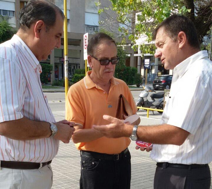 FelippaErcole's tweet photo. Ahora en 25 de Mayo y Córdoba, San Francisco. #MauricioYVos junto a @RoffeCarlos. http://t.co/dAsQ7f90Wh