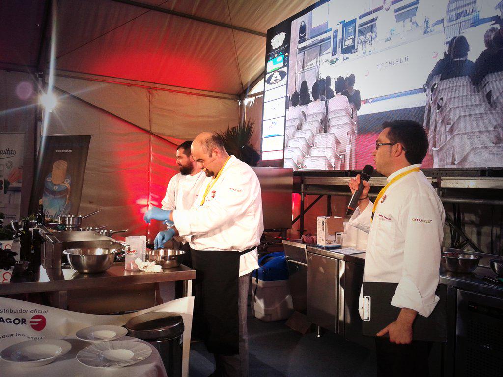 Sebas_Lsn's tweet photo. En directo en @degusthoalmeria #Degustho2015 @pfppiedra @winbi_net http://t.co/PQZBuCnhf6