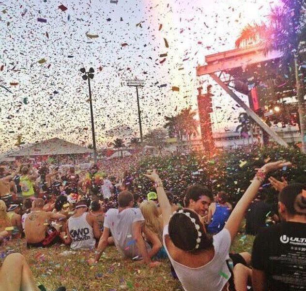 ginxapp's tweet photo. Can't be at coachella, well the next best thing is to be social with people their in the Ginx App! *#Coachella2015 http://t.co/NFj9NnYkKo