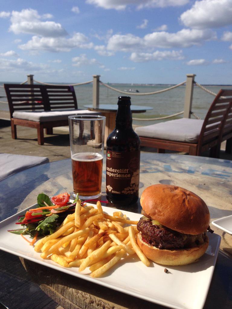 tomcourt4's tweet photo. @thehutcolwell a real Saturday experience ;) with @TomsEcoLodge http://t.co/VHikjmy99v