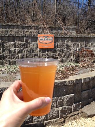 daishara72's tweet photo. @GetKnitEvents @wabashabrewing #busesandbrews First beer of the day! Cheers! http://t.co/6AqMLks99P
