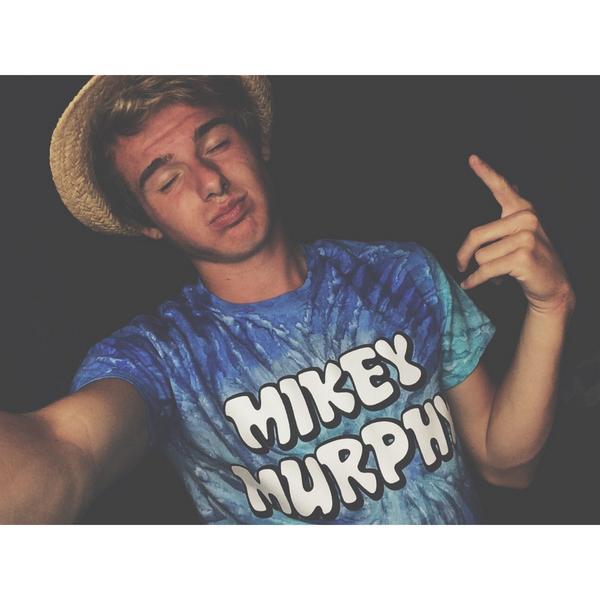 Hii! I'm Mikey! New but not to rp/fl. Rt and I'll give ya a cuddle! ☺️✨