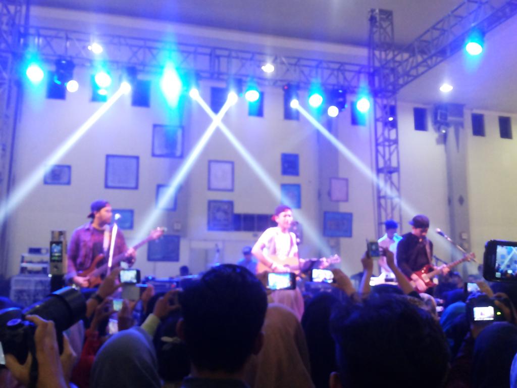 CLjogja's tweet photo. "@TheForesTer_JOG: Hallooo, ini oleh-oleh dari JEC tadi ;D http://t.co/yuw1TMu8Ug"