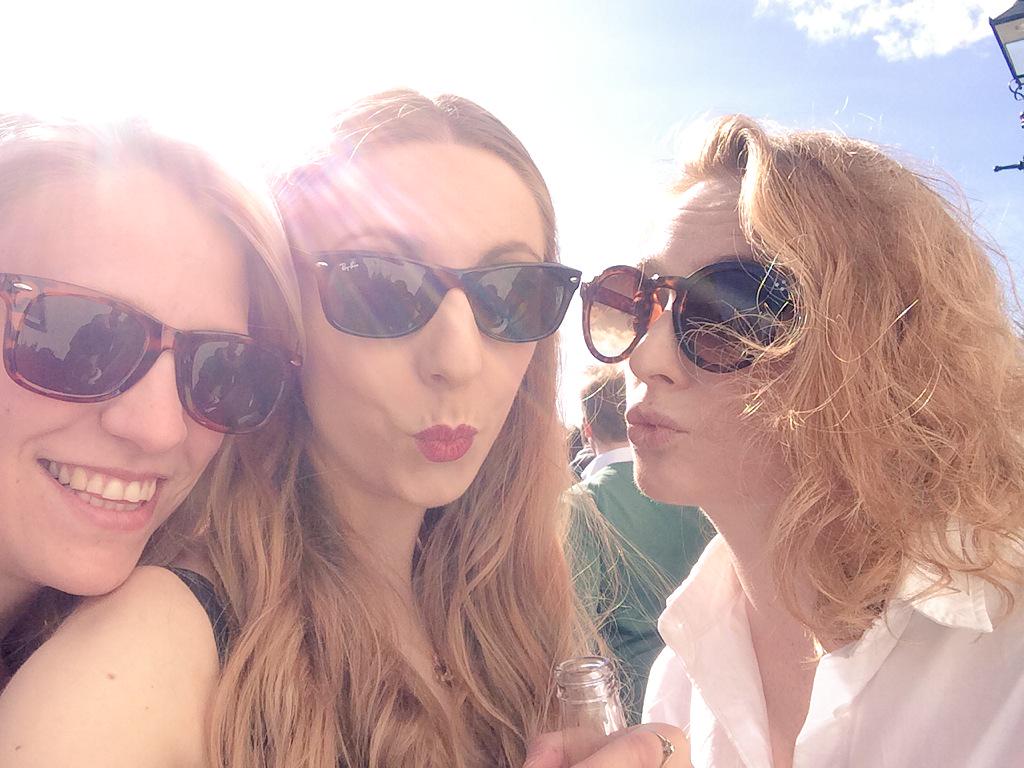 PhoebeBBrown's tweet photo. BOAT RACE!! #thamestimes #summerfun #ladiesday @LucyharwoodLucy @kmhopkinson http://t.co/leHBMr3ciJ