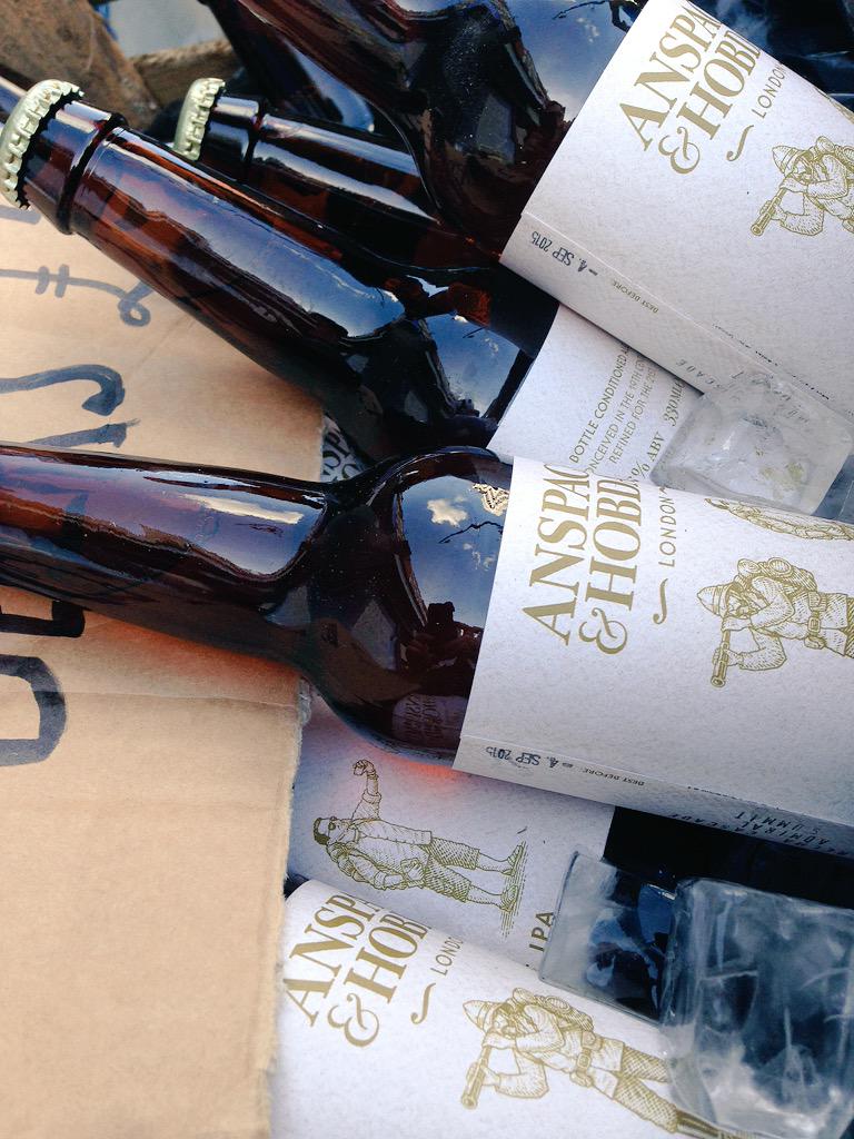 AnspachHobday's tweet photo. #SwiftIPA bottles available at the @swiftputney! #boatrace2015 http://t.co/5tD5F5cYZv