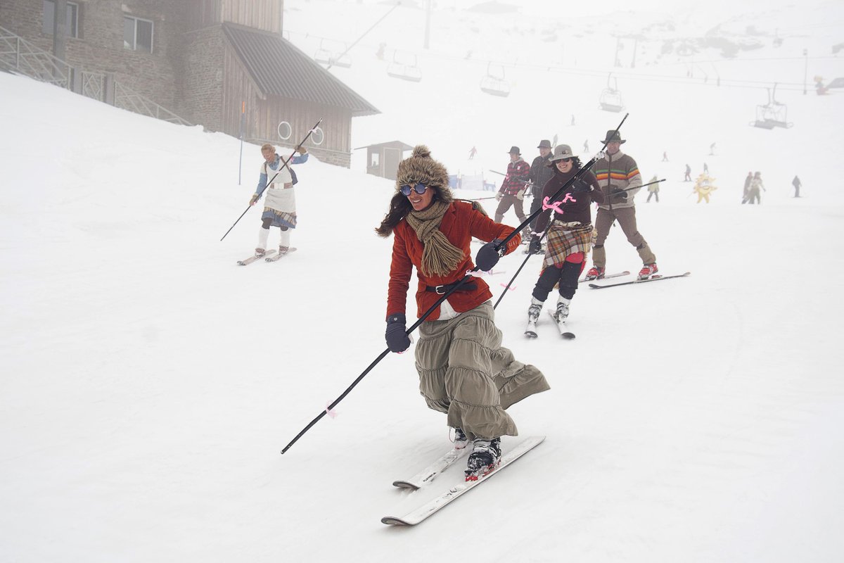 websierranevada's tweet photo. Gracias por participar en la Bajada Retro #SierraNevada por una buena causa: la Carrera de la Mujer Granada @aecc_es http://t.co/aIFCKeFZq9