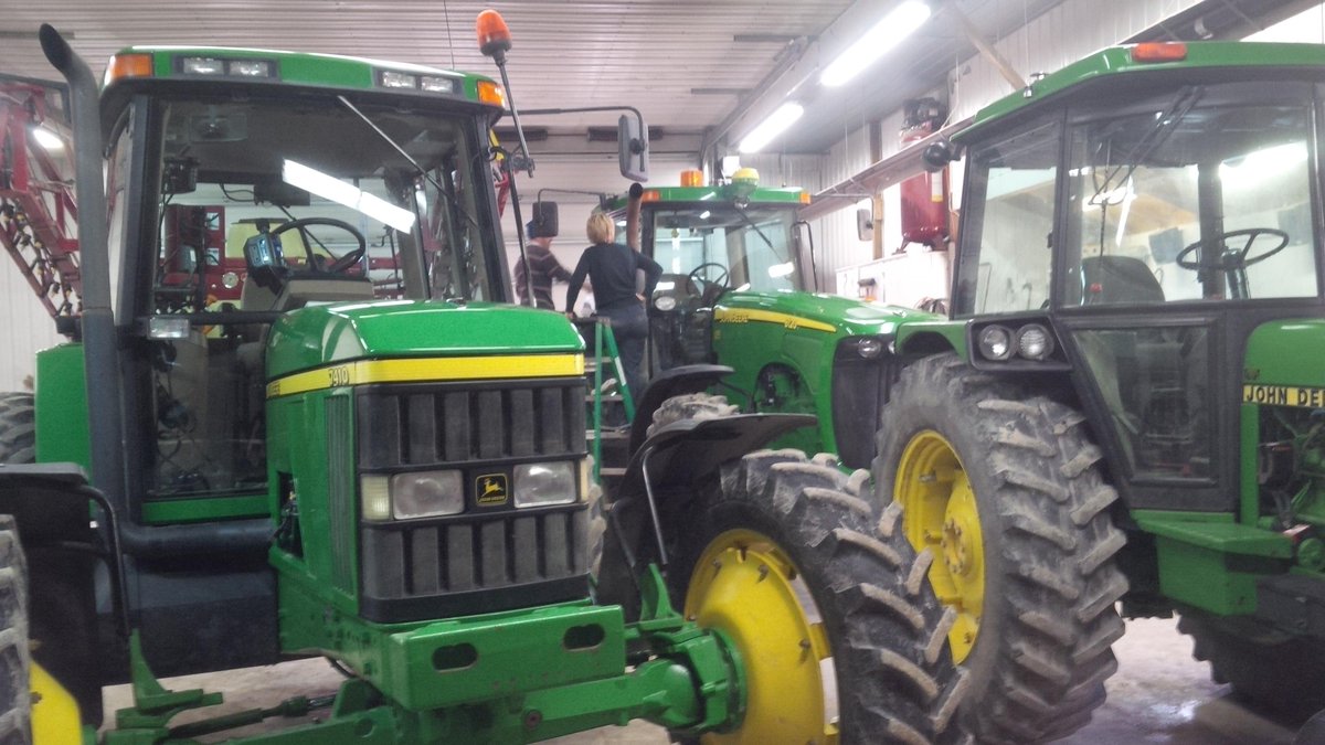 eckertacresltd's tweet photo. Wash and wax day at the shop...bringing out that shine! Getting ready for #plant15 #OntAg http://t.co/47cLGCm2R5