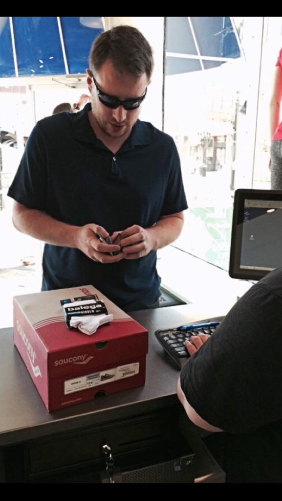 FFOakPark's tweet photo. We're official — first sale! #runop http://t.co/e5XBOcC3ym