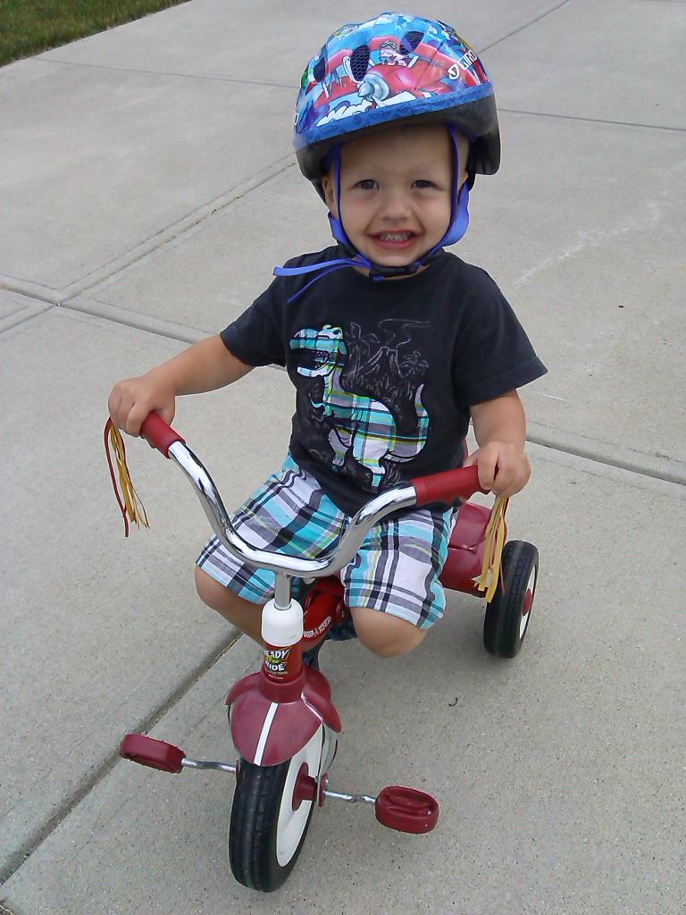 evand23mc's tweet photo. @DICKS #WhereDoYouGoPro I'd love to get some great action videos of this little guy and his brother as they grow up! http://t.co/2iWcWGGzHW
