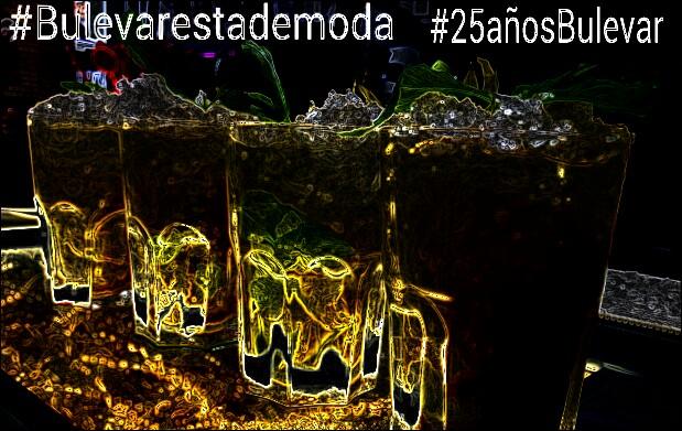 BulevarGijon's tweet photo. Los mejores mojitos con nuestro coctelero "Roberto casales".Los habéis probado? Os esperamos a partir de las 23:00h http://t.co/RhLaKq15Ds