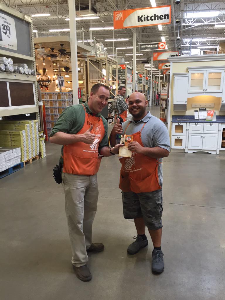 DHRM_D73's tweet photo. CO-SM Drew Gentry recognizing Andrain for outstanding customer service! http://t.co/qvzxQU7WJ3