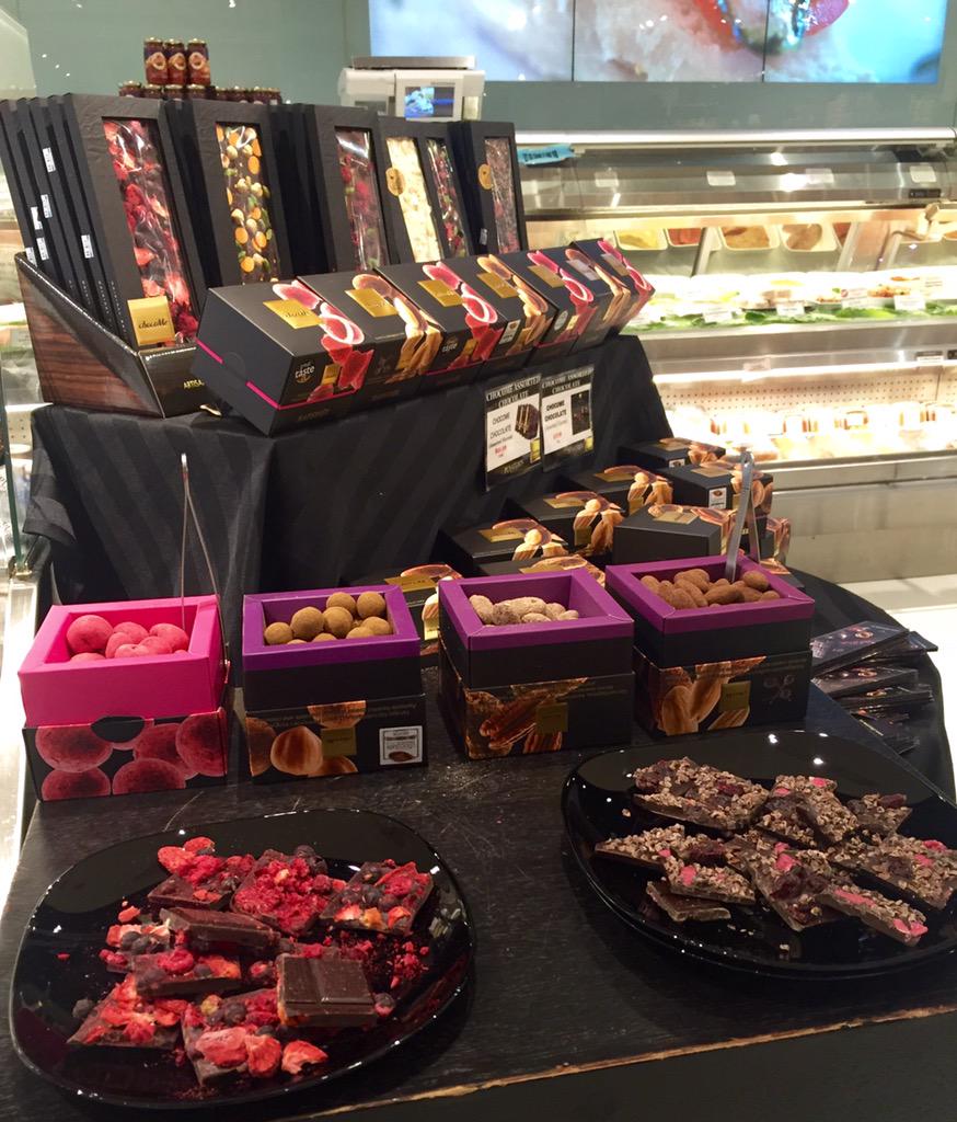 chocoMeCanada's tweet photo. Hello @PusaterisFoods the Bayview location. Today free chocoMe sampling! @gaborchocolate @DanLoszman http://t.co/mAIELC7wpn