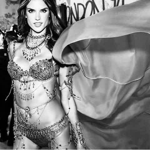 Happy birthday alessandra ambrosio,angel of victoria secret models,brazilian girl..love!!         