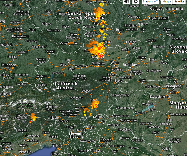danilomatte's tweet photo. @SevereWeather_N @AngelesRiv temporal activity in #CzechRepublich and  #Österreich http://t.co/RbbEOoEC92