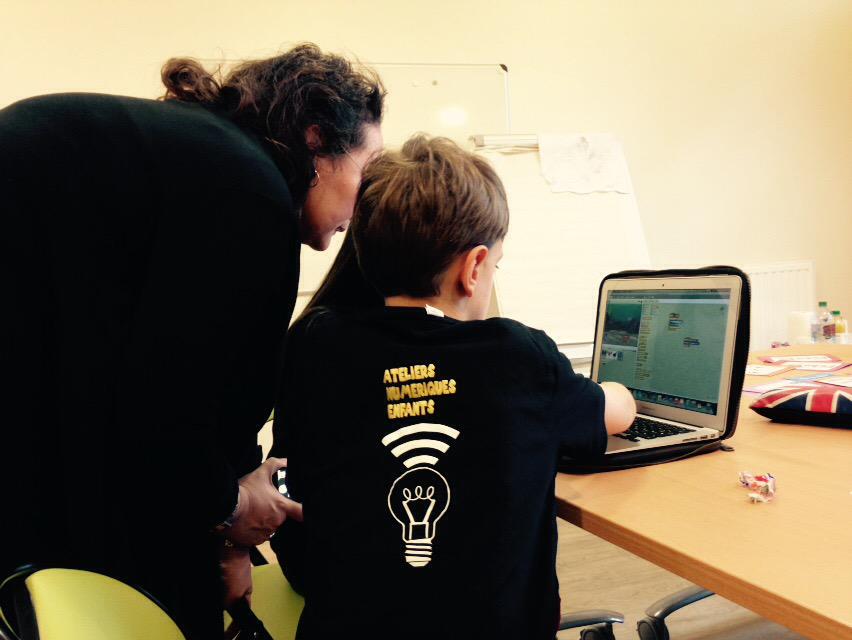 LLIM78's tweet photo. Après midi #numérique à #Sartrouville avec l'EveilNum'Club ! #programmation #scratch @Gaellepicardabe @ElleneSiber http://t.co/v9aGsqLFgA