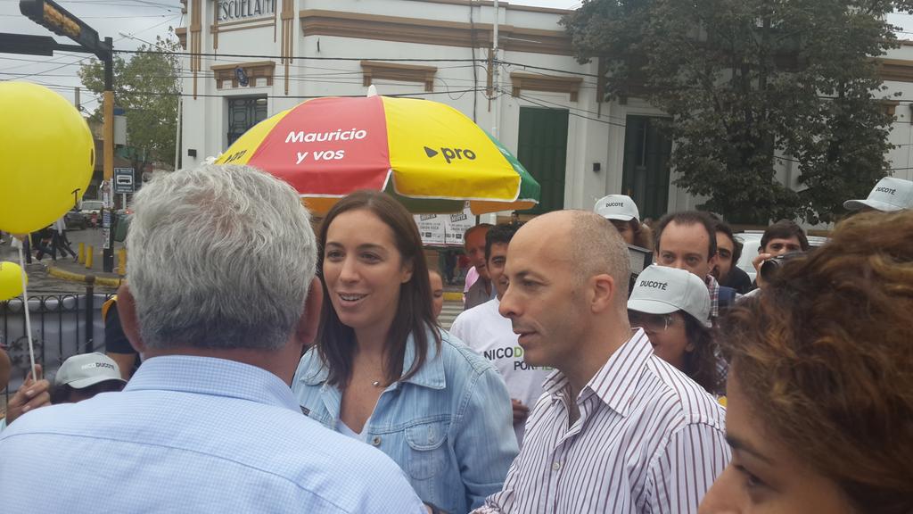 NicoDucote's tweet photo. Muchos vecinos y entusiasmo en la plaza 12 de octubre para recibir a @mariuvidal y la propuesta de @mauriciomacri! http://t.co/1h3pr28L6B