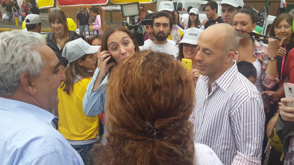NicoDucote's tweet photo. Muchos vecinos y entusiasmo en la plaza 12 de octubre para recibir a @mariuvidal y la propuesta de @mauriciomacri! http://t.co/1h3pr28L6B