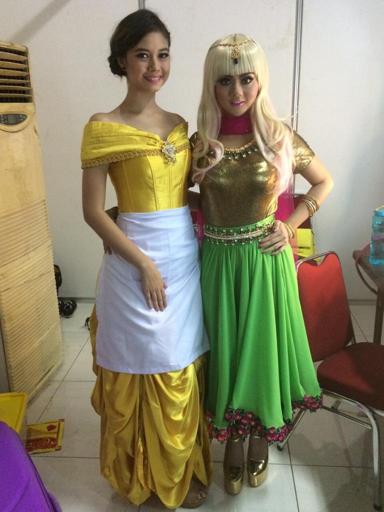 Chemistry_Kita's tweet image. &quot;@diars46: @yukikatou2 @jenita_janet @whatsonANTV  Backstage Bollywood Extravaganza #JenitaJanet2015 #Gardu http://t.co/Jsrjmok1YM&quot;