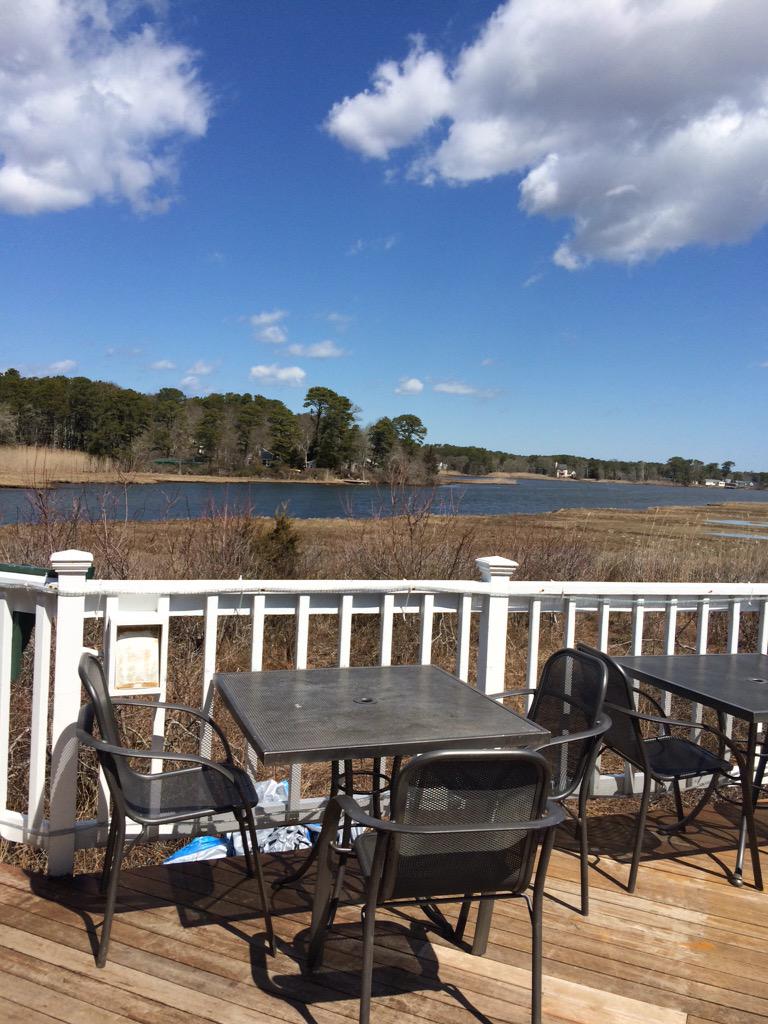 It's a beautiful day to come have lunch!