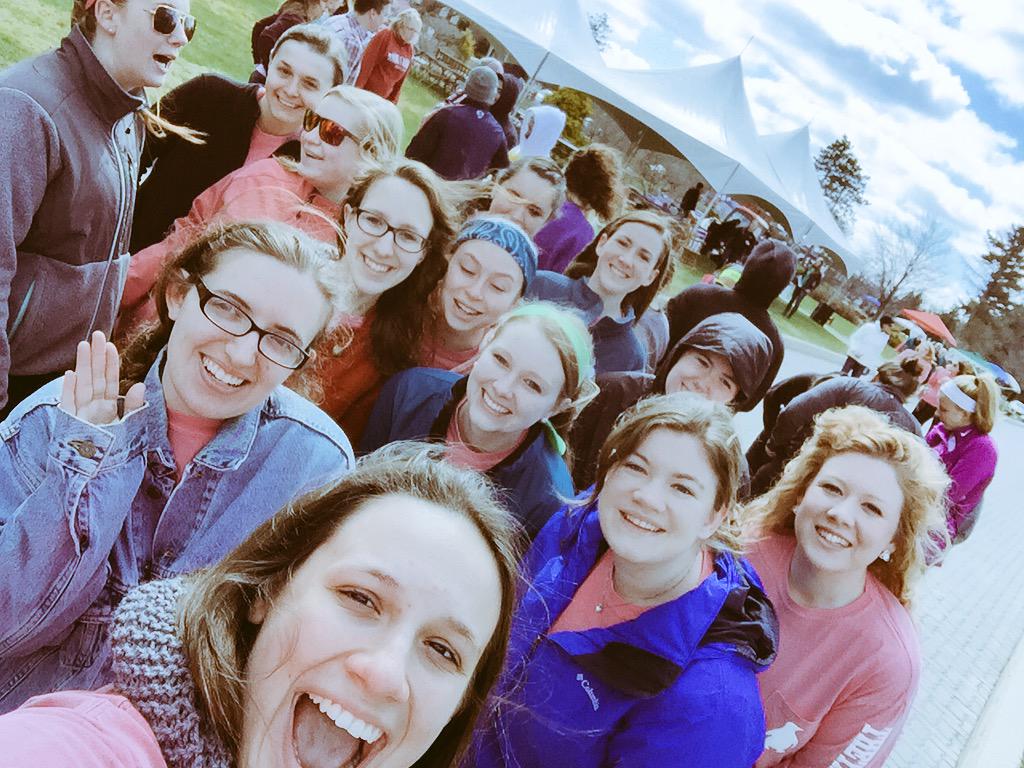 TPAatSFU's tweet photo. We are all so happy to be participating in #RelayForLife #ThetaPhiAlpha 💙💛 http://t.co/96Roi6UD7y