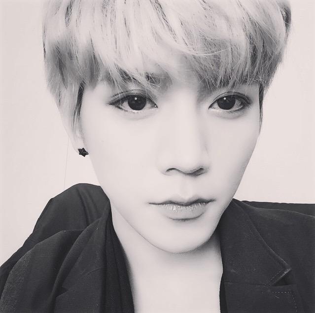 sweetmeatREN's tweet photo. #REN 's IG update
(Trans) พวกคุณเชื่อในตัวผมมั้ยครับ?
พวกคุณทุกคนเป็นสิ่งที่มีค่าสำหรับผมนะ
ฝันดี.👋✨ http://t.co/SDZiIZC3xJ