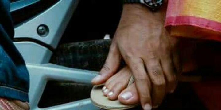 Aliean420's tweet photo. @sanniyaasi பட்டபகளில் பங்குனி வெய்யிளில் செருப்பு திருடும் சன்னியை பாருங்கள் http://t.co/BMfk03hEEC
