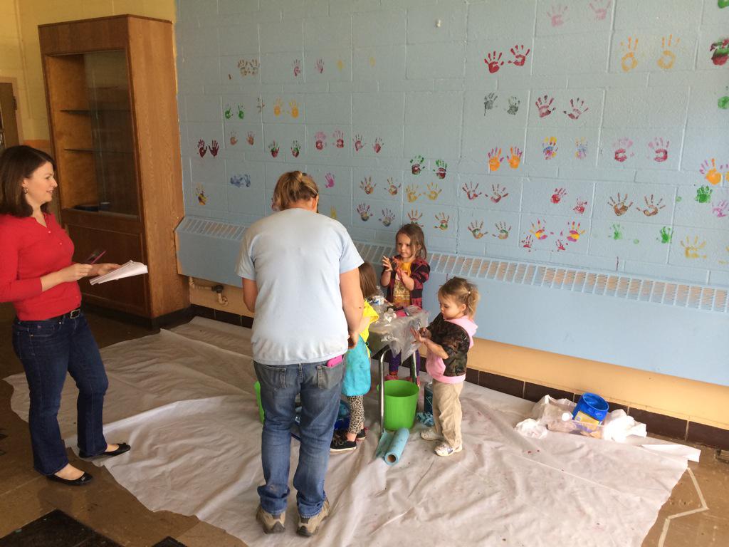 andybankertv's tweet photo. From tiny hands--big changes near #Ferguson : a story of transformation and hope tonight @FOX2now #projectgreatness http://t.co/g6GAs7QljW