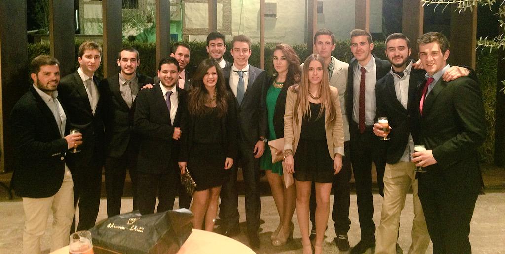 FatimaFdez91's tweet photo. Gran equipo! Graduación Industriales 😊 http://t.co/8OV8yRjVn3