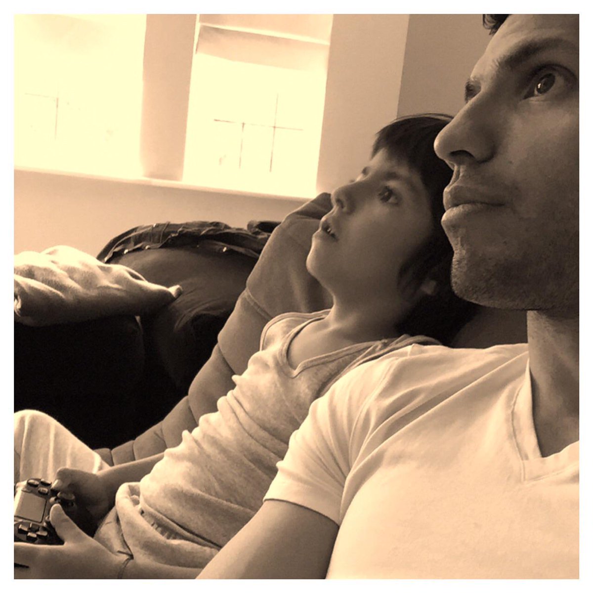 aguerosergiokun's tweet photo. The best back-up for the derby has arrived! Playing on the PS 'til then though. Love you, Ben! http://t.co/8BSA5MbhgA
