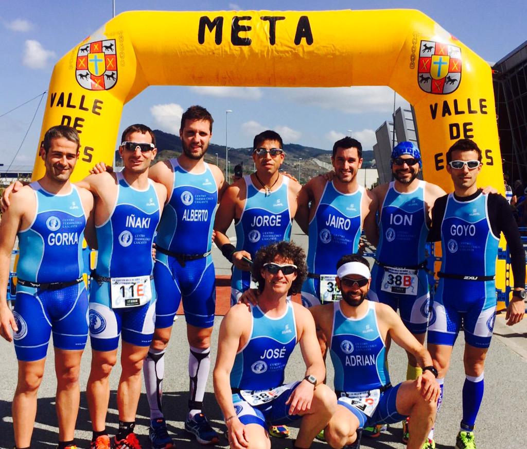 JairoCascante's tweet photo. Primera participación del #CDCantera #Triatlon en el Campeonato Navarro de Duatlón por Equipos #Egüés #GrandeEquipo http://t.co/nOMd7tZMHK