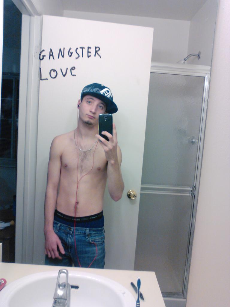 MorandiAustin's tweet image. Gangster love