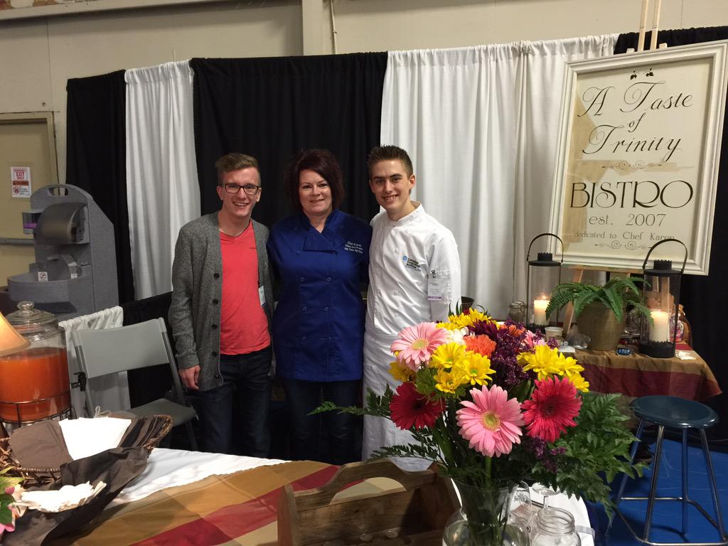 Graduates of Holy Trinity are back to serve amazing jambalaya tonight #EatDrinkNorfolk