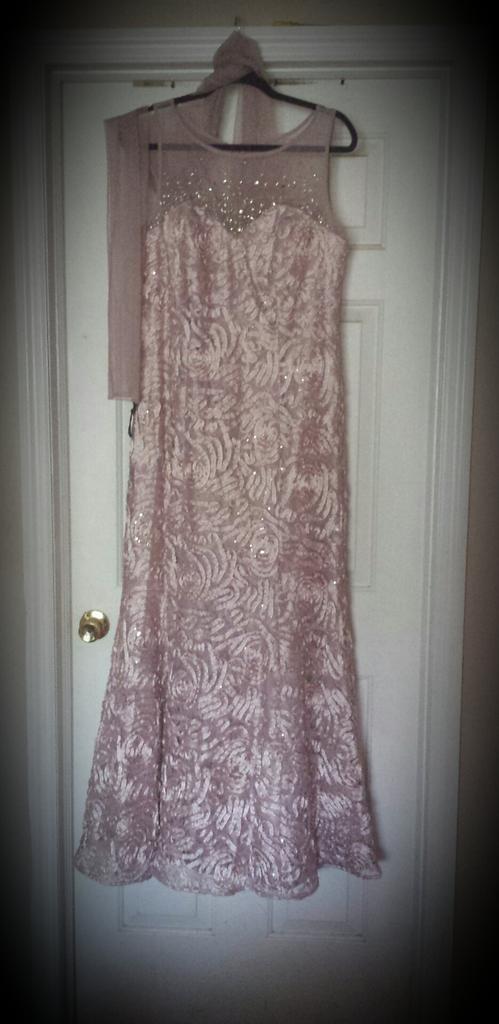 kay____marie's tweet photo. It isn't my wedding dress... But nonetheless special. #putyourdressout #StephanieScott #rememberstephanie http://t.co/Puz2Dl8dNV