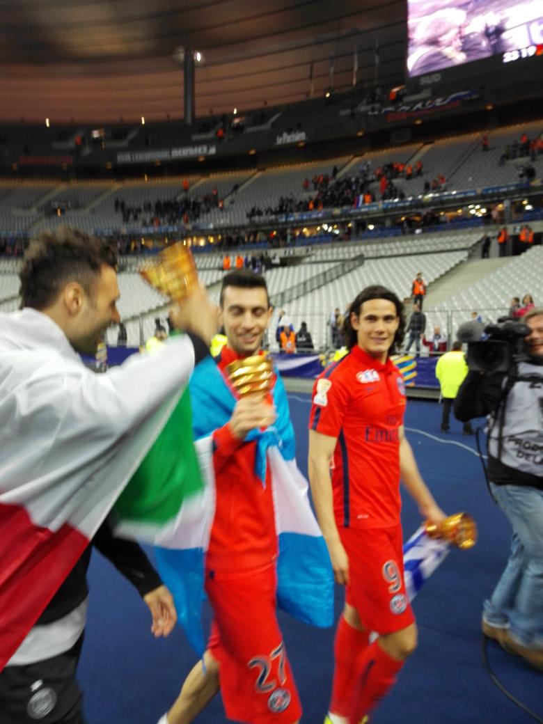 PSG_inside's tweet photo. #celebration #5CoupesPourParis @s_sirigu @Javi_Pastore @ECavaniOfficial #SCBPSG http://t.co/rR0sxnuvSY