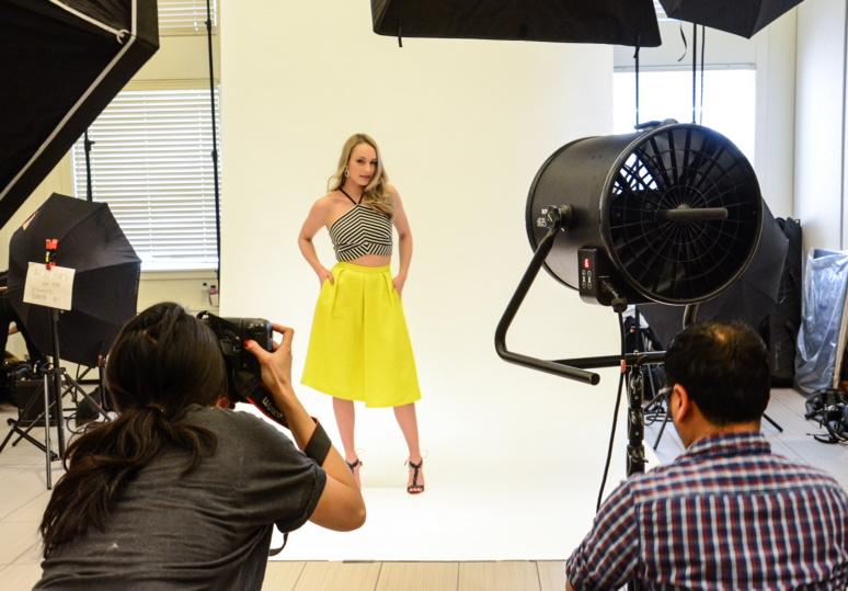 LOrealParisCAN's tweet photo. After the hair transformation comes the photo shoot! #LOrealCasting #ICastMyself @louloumagazine http://t.co/Ill88MeUjx