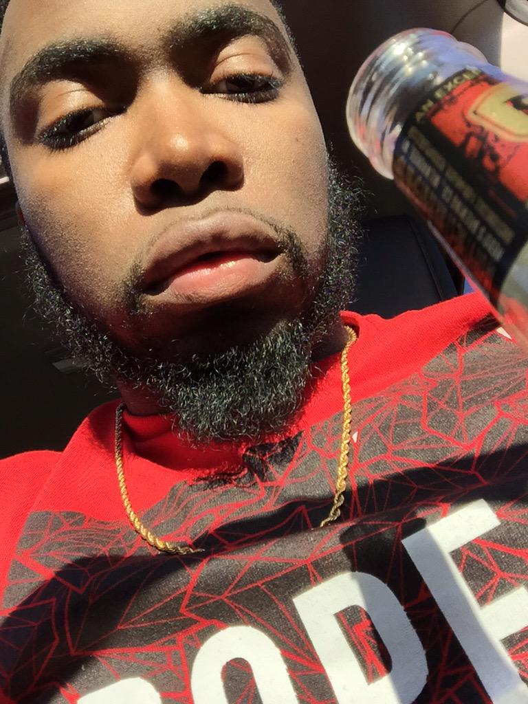 TRILLHollywood's tweet photo. @ReddsAppleAle = 😜 http://t.co/VaELCLbM12